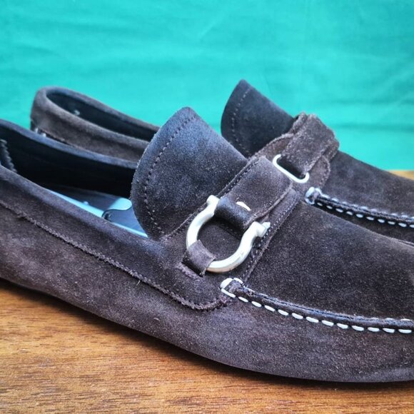 100% authentic Ferragamo Gancini Logo brown Suede Drivers